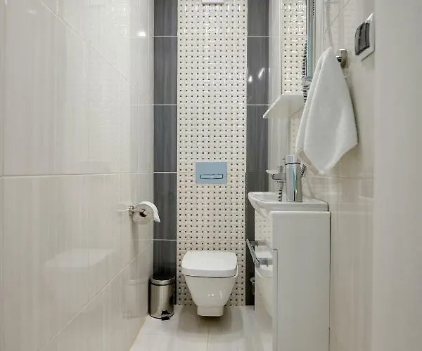 Popovich Apartment Warna