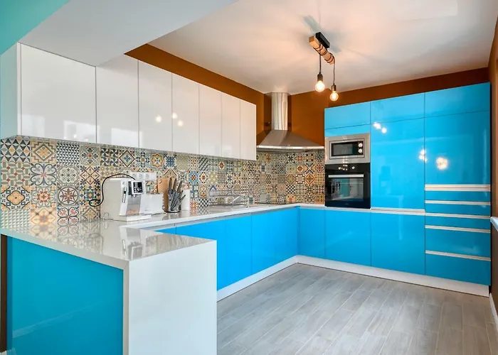 Popovich Apartment Warna