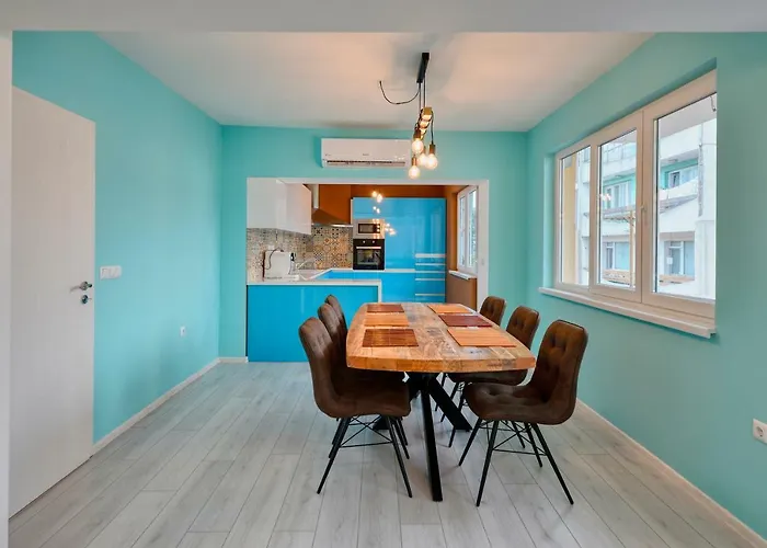 Popovich Apartment Warna