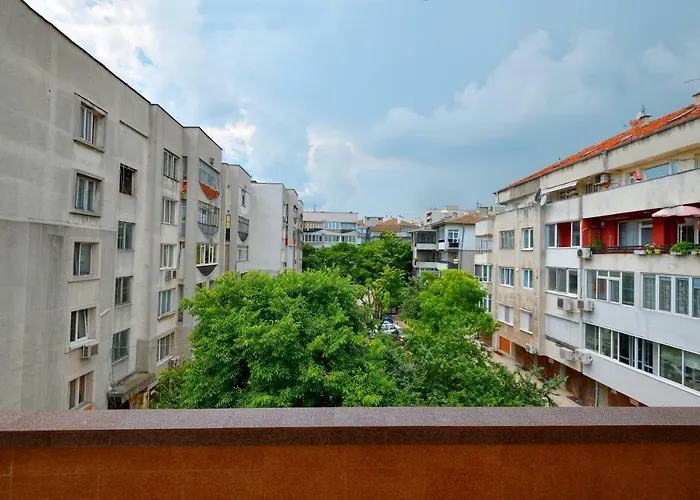 Popovich Apartment Warna